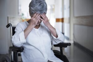 Уход за пожилыми людьми со склерозом